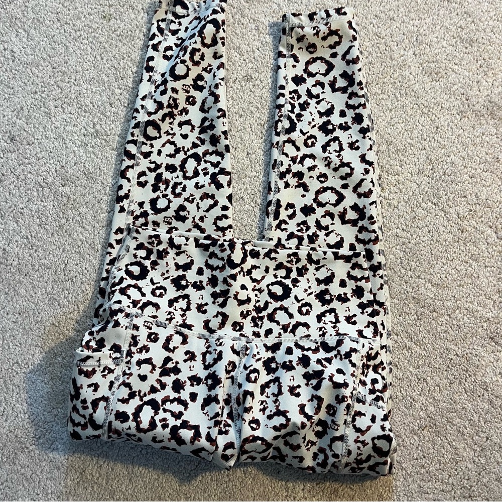Leopard print leggings